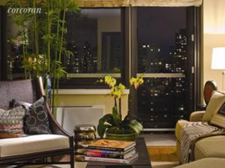 New York City Real Estate | View 515 East 72nd Street, 28J | Living Room | View 3