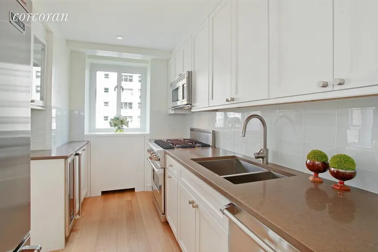 New York City Real Estate | View 200 East 66th Street, E9-02 | 1 Bed, 1 Bath | View 1