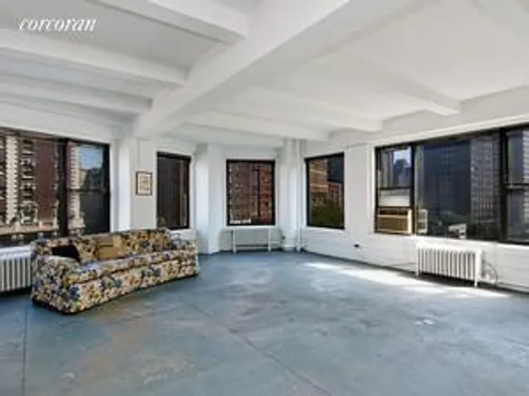 New York City Real Estate | View 2061 Broadway, 5 | 2 Baths | View 1