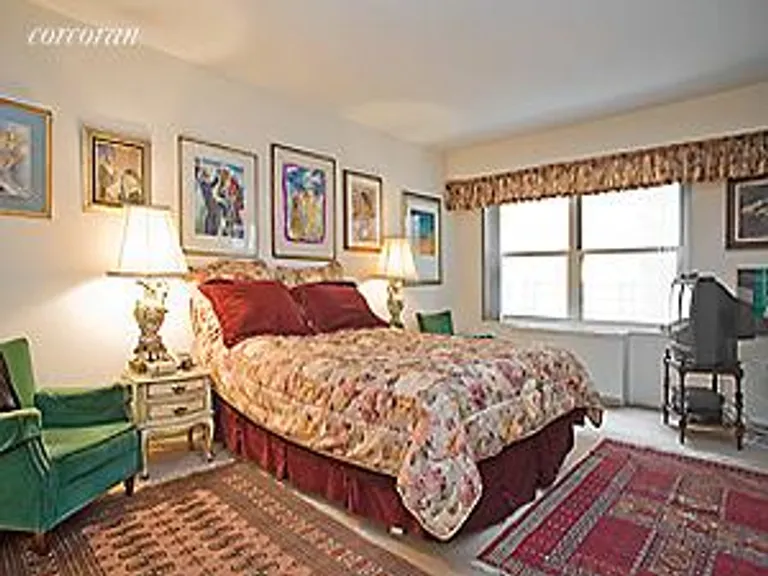 New York City Real Estate | View 118 East 60th Street, 17H | room 2 | View 3