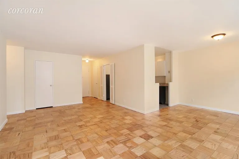 New York City Real Estate | View 140 West End Avenue, 20K | Living Room | View 2