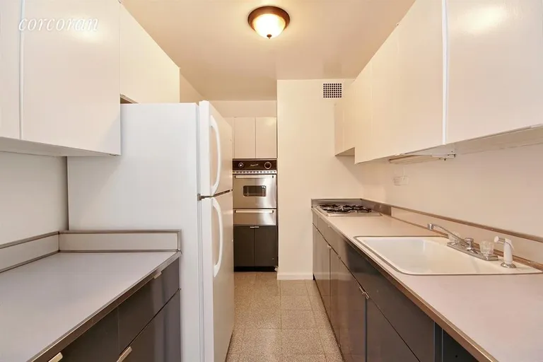 New York City Real Estate | View 140 West End Avenue, 20K | Kitchen | View 3