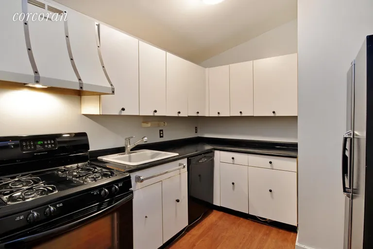 New York City Real Estate | View 20 Saint Johns Place, 2 | room 2 | View 3