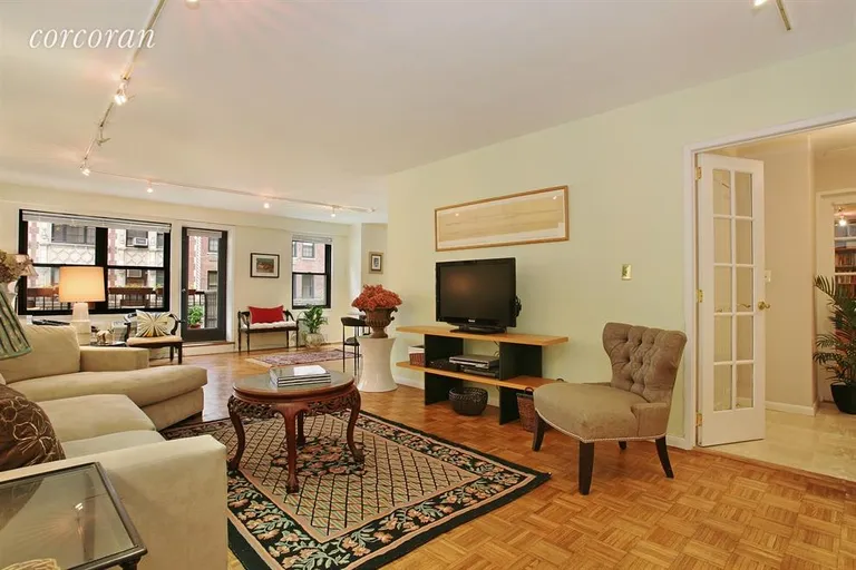 New York City Real Estate | View 1199 Park Avenue, 5FG | Living Room | View 2