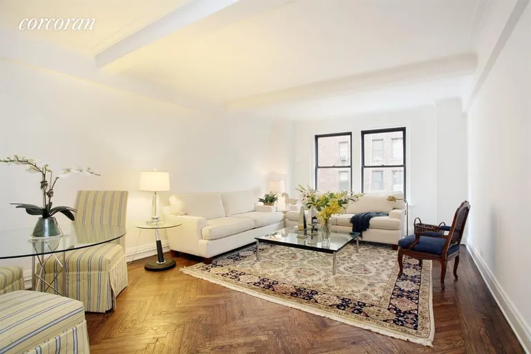 New York City Real Estate | View 40 East 88th Street, 6D | Living Room | View 2