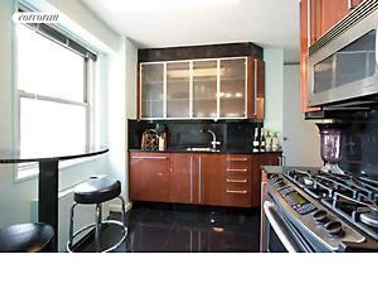 New York City Real Estate | View 300 East 40th Street, 19C | room 4 | View 5