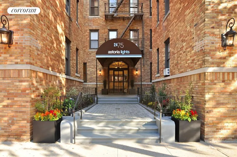 New York City Real Estate | View 24-75 38th Street, C6-7 | Entryway | View 9