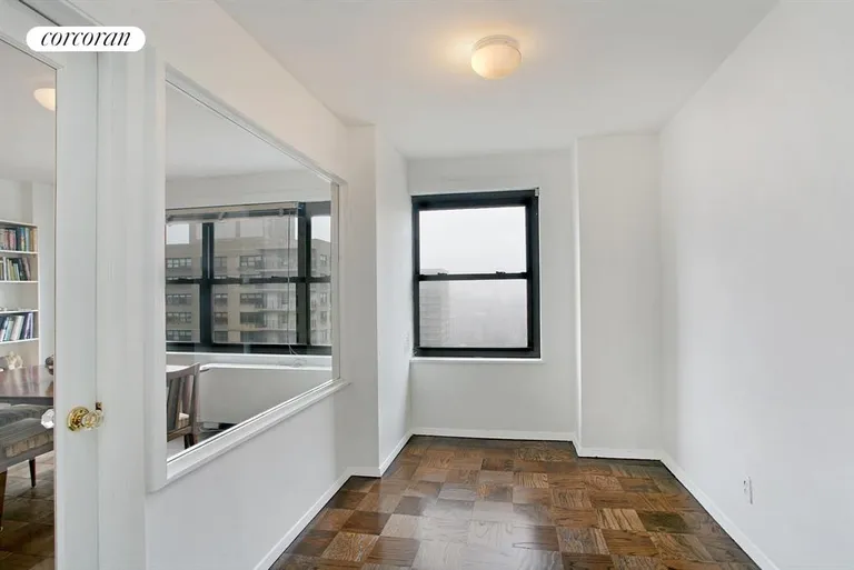 New York City Real Estate | View 142 West End Avenue, 29L | Hallway | View 3