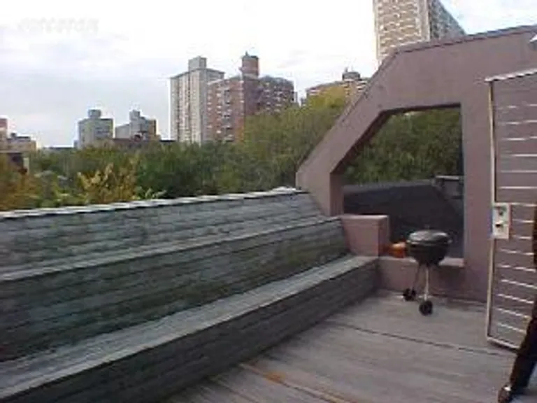 New York City Real Estate | View 17 West 95th Street | room 2 | View 3