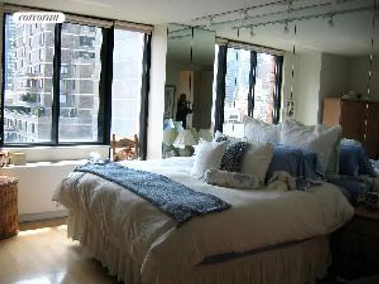 New York City Real Estate | View 255 East 49th Street, 17B | room 3 | View 4