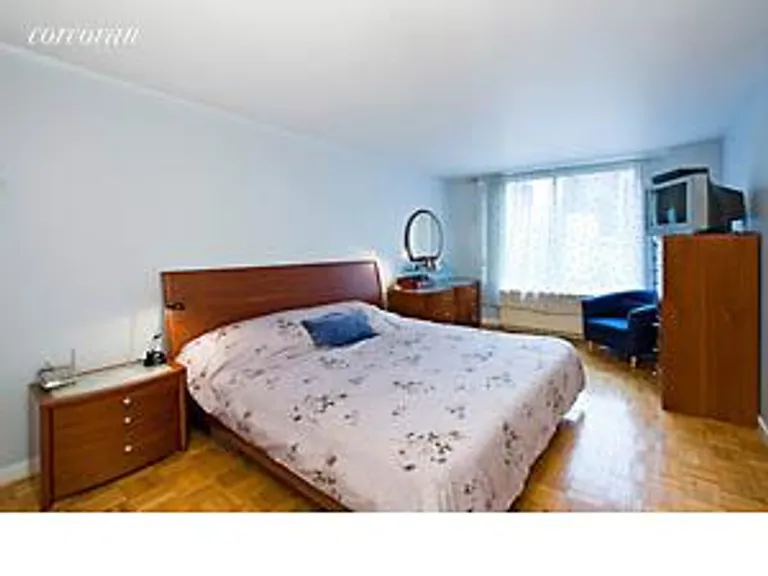 New York City Real Estate | View 145 East 48th Street, 20G | room 1 | View 2