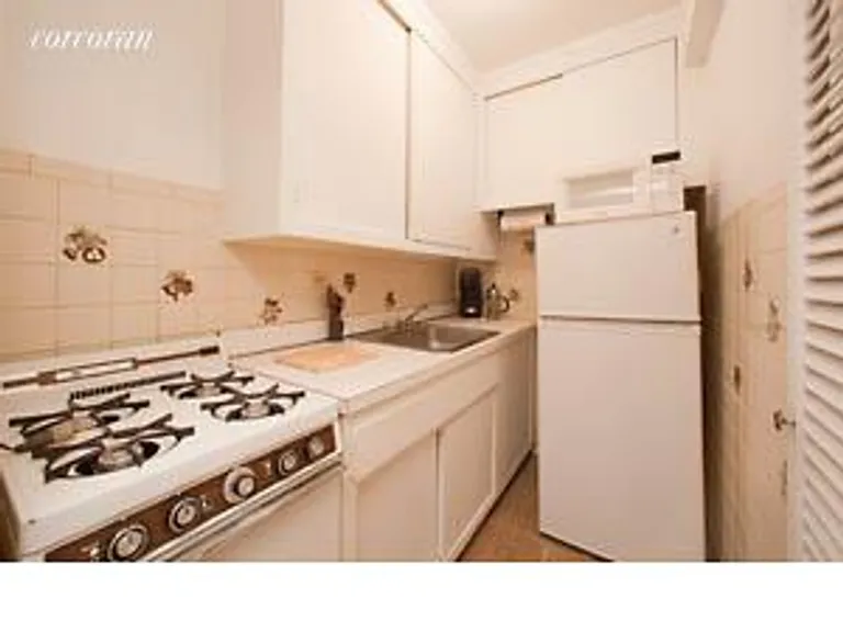 New York City Real Estate | View 211 East 18th Street, 2D | Kitchen | View 3
