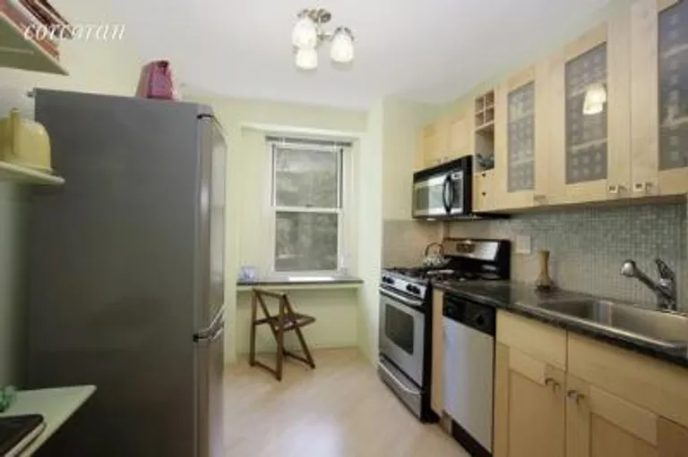 New York City Real Estate | View 305 East 24th Street, 3R | Eat-in kitchen | View 2