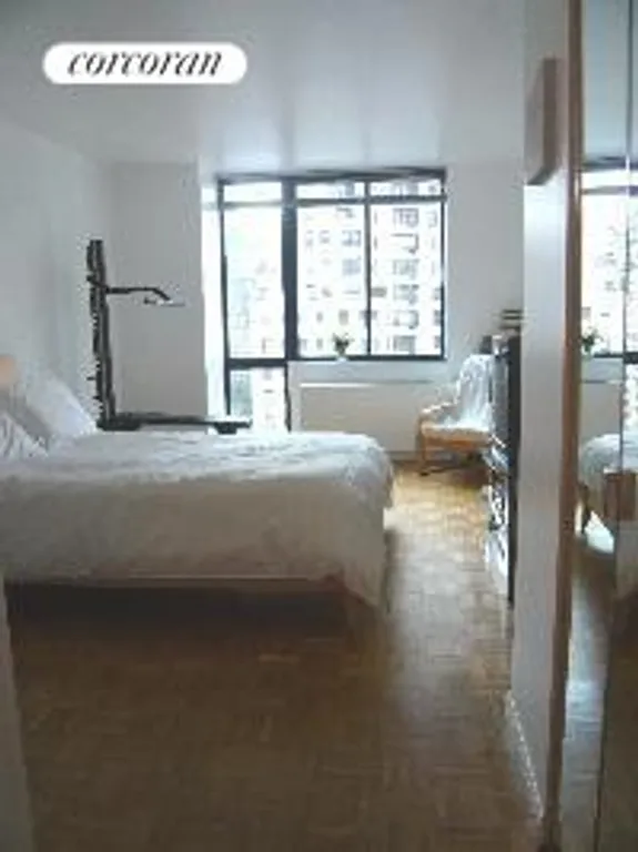 New York City Real Estate | View 255 East 49th Street, 15E | room 4 | View 5