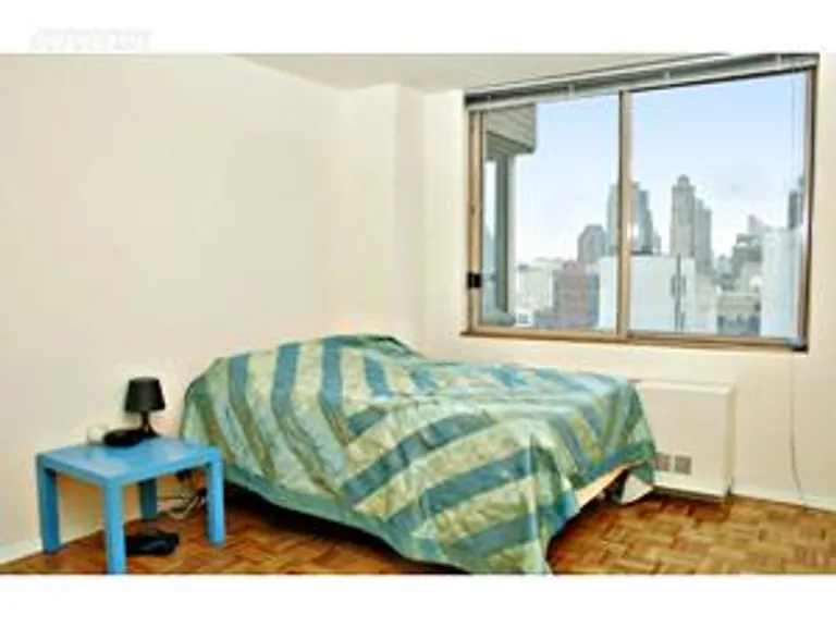 New York City Real Estate | View 350 West 50th Street, 22I | room 1 | View 2