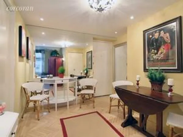 New York City Real Estate | View 188 East 70th Street, 14B | A lovely and spacious dining foyer! | View 3
