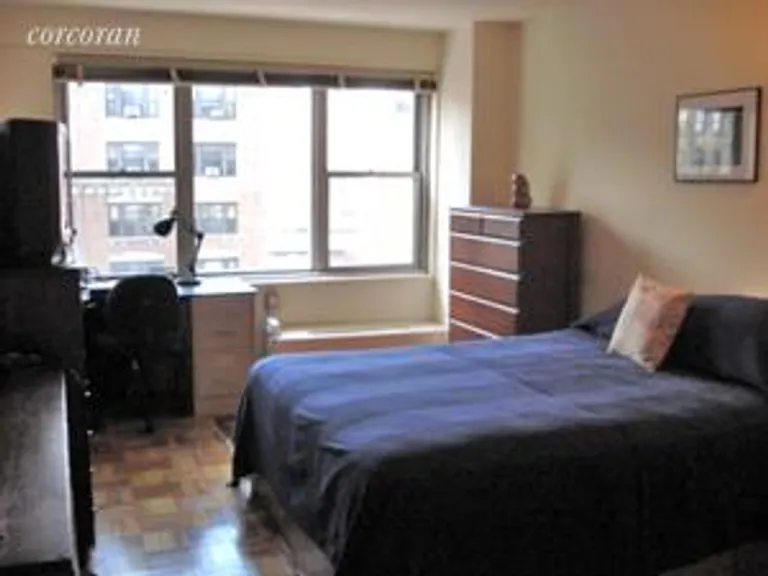 New York City Real Estate | View 15 West 72Nd Street, 17R | room 2 | View 3