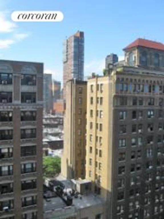 New York City Real Estate | View 15 West 72Nd Street, 17R | room 3 | View 4