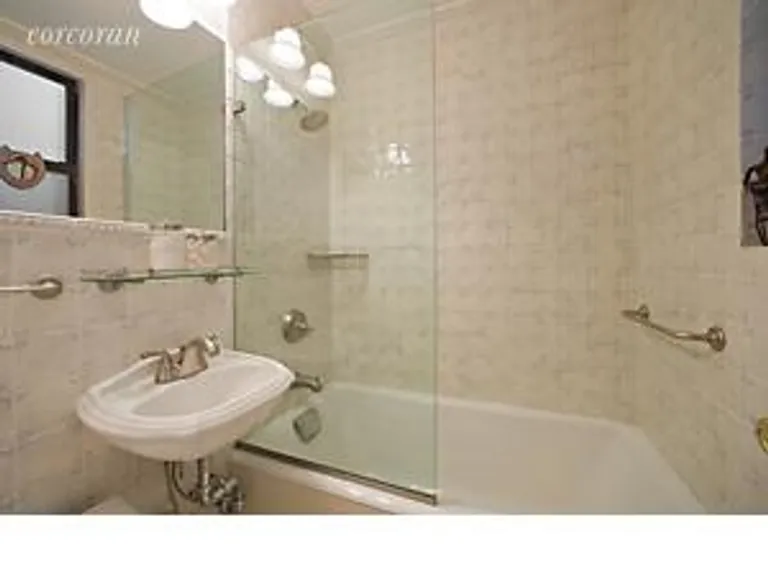 New York City Real Estate | View 152 East 83rd Street, 4A | room 2 | View 3