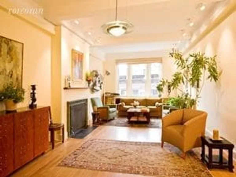 New York City Real Estate | View 139 East 94th Street, 8B | 2 Beds, 2 Baths | View 1