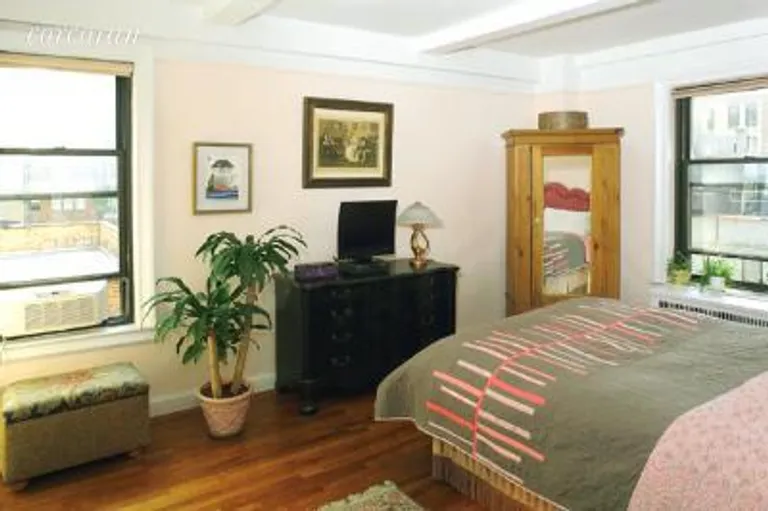 New York City Real Estate | View 60 West 68th Street, 7F | room 2 | View 3