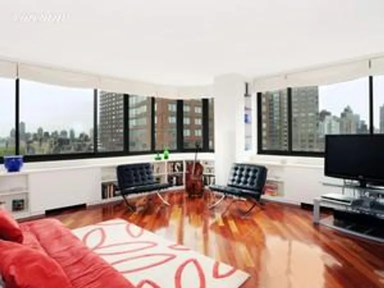 New York City Real Estate | View 2000 Broadway, 19C | 3 Beds, 3 Baths | View 1