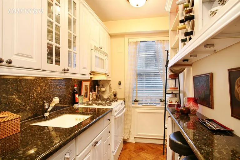 New York City Real Estate | View 80 East End Avenue, 6J | Windowed Eat-in-Kitchen with Granite Counters | View 4