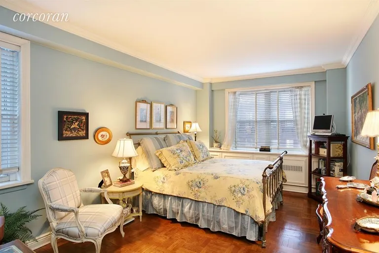 New York City Real Estate | View 80 East End Avenue, 6J | Large Bedroom with 2 Closets | View 5