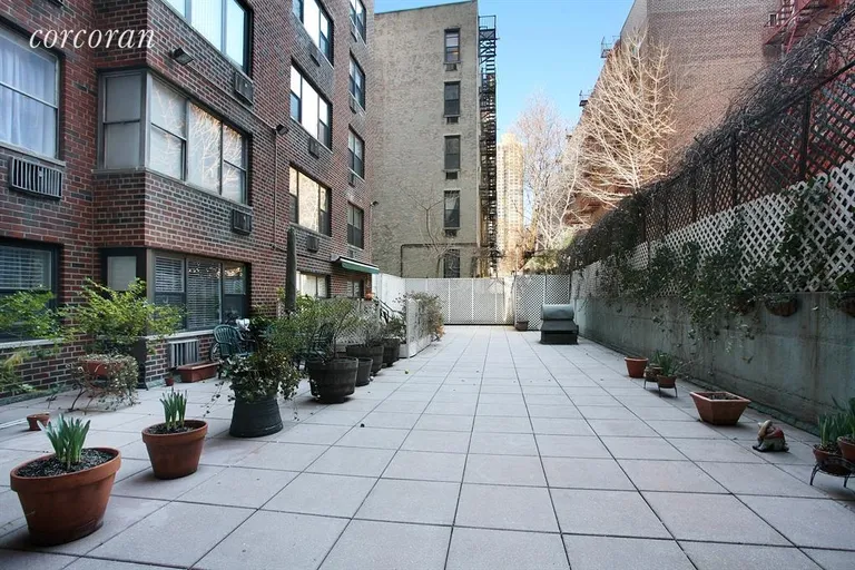 New York City Real Estate | View 80 East End Avenue, 6J | Common Courtyard for Building Residents | View 8