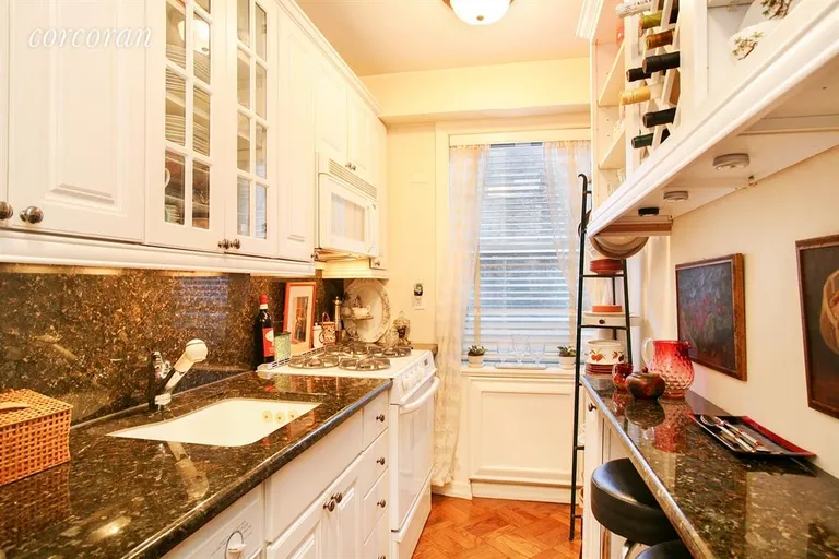 New York City Real Estate | View 80 East End Avenue, 6J | Kitchen | View 13