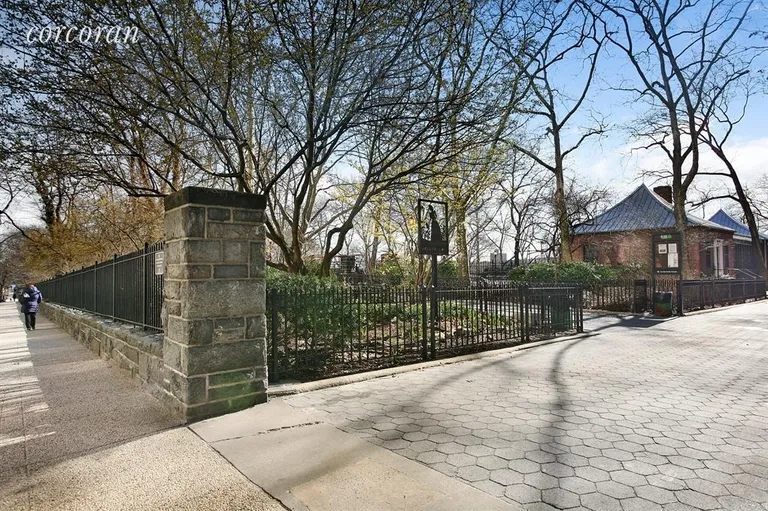 New York City Real Estate | View 80 East End Avenue, 6J | Park View | View 18