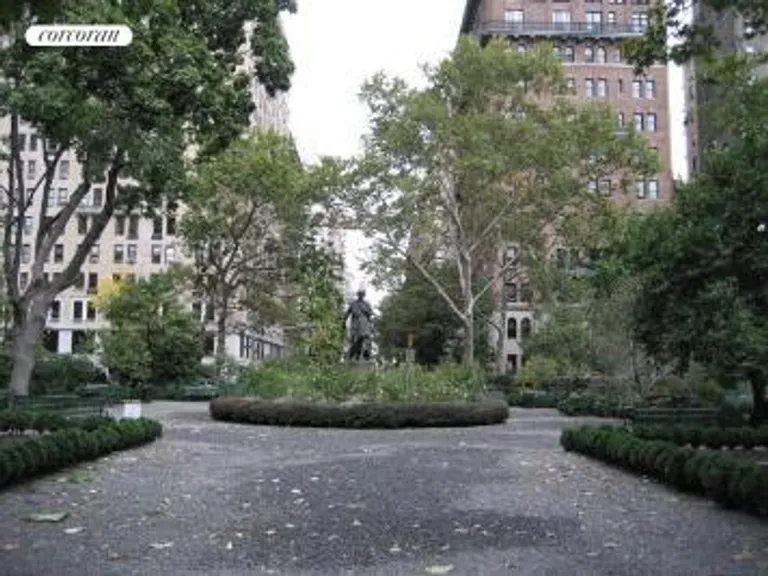 New York City Real Estate | View 24 Gramercy Park South, 1-2E | room 4 | View 5