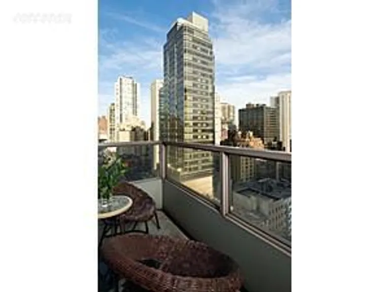 New York City Real Estate | View 250 East 54th Street, 17D | room 1 | View 2