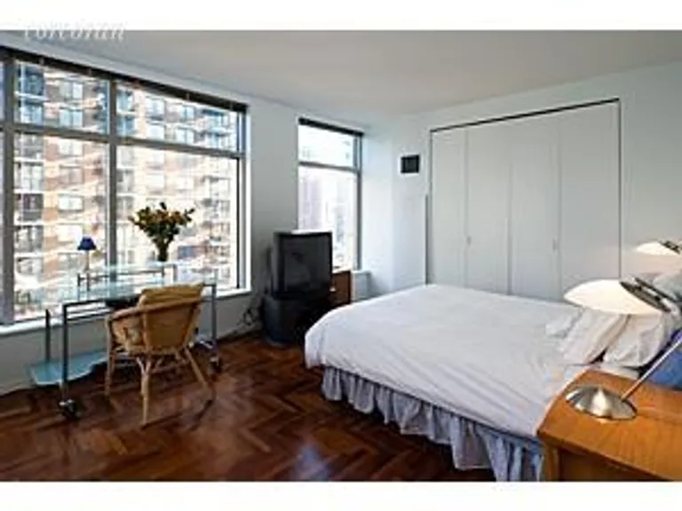 New York City Real Estate | View 250 East 54th Street, 17D | room 2 | View 3