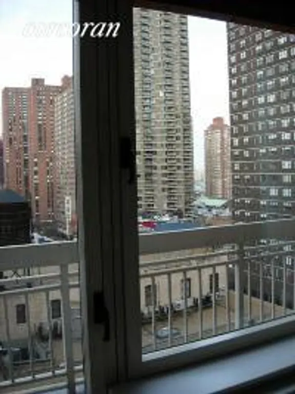 New York City Real Estate | View 170 East 87th Street, W12A | room 2 | View 3