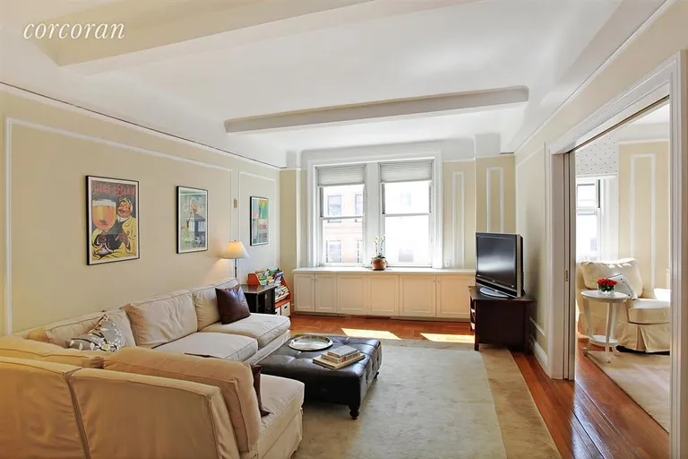 New York City Real Estate | View 11 West 69th Street, 5A | 2 Beds, 2 Baths | View 1