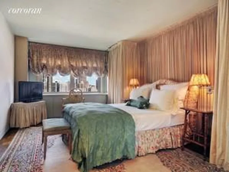 New York City Real Estate | View 301 East 79th Street, 18B | Huge Master Bedroom ensuite | View 4