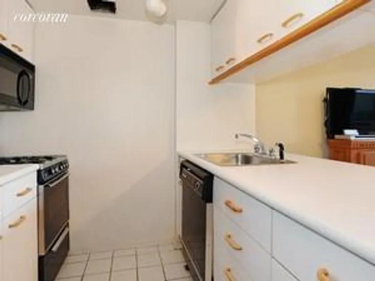 New York City Real Estate | View 393 West 49th Street, 5U | room 3 | View 4