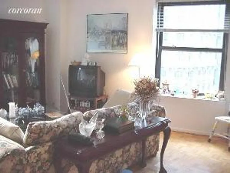 New York City Real Estate | View 201 West 74th Street, 8J | room 1 | View 2