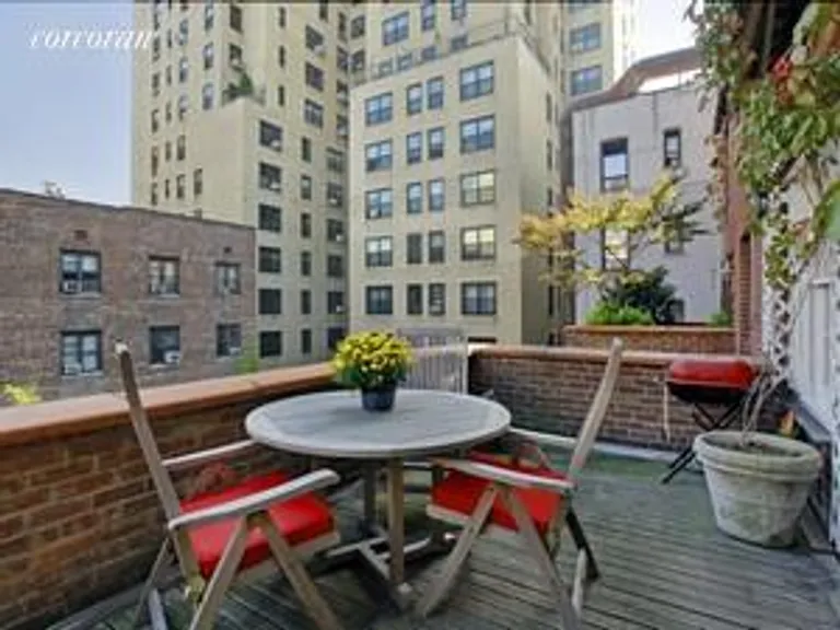 New York City Real Estate | View 305-313 West 22nd Street, 4A | room 1 | View 2