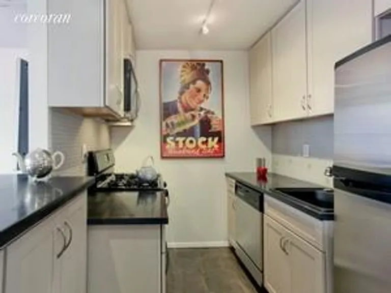 New York City Real Estate | View 305-313 West 22nd Street, 4A | room 3 | View 4