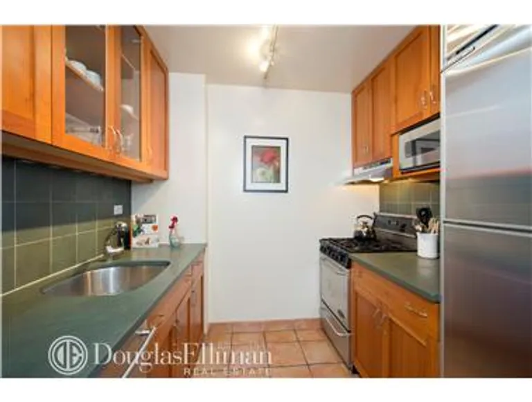 New York City Real Estate | View 201 West 70th Street, 34G | room 1 | View 3