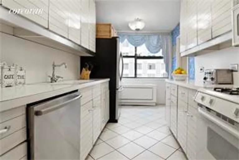 New York City Real Estate | View 112 West 56th Street, 22N | room 8 | View 9