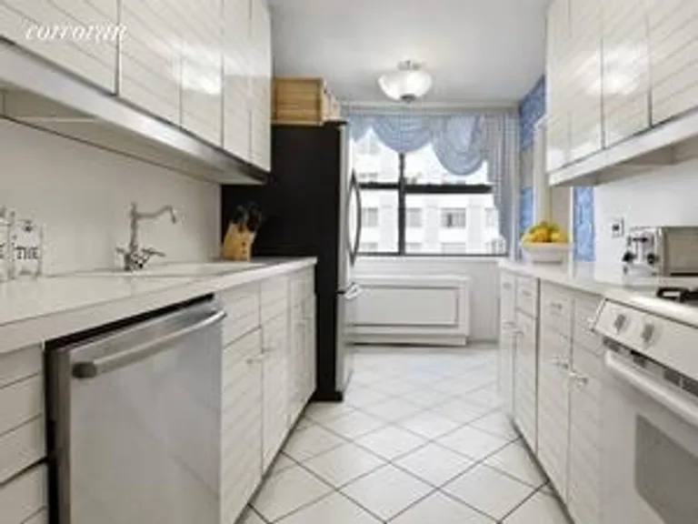 New York City Real Estate | View 112 West 56th Street, 22N | room 13 | View 14