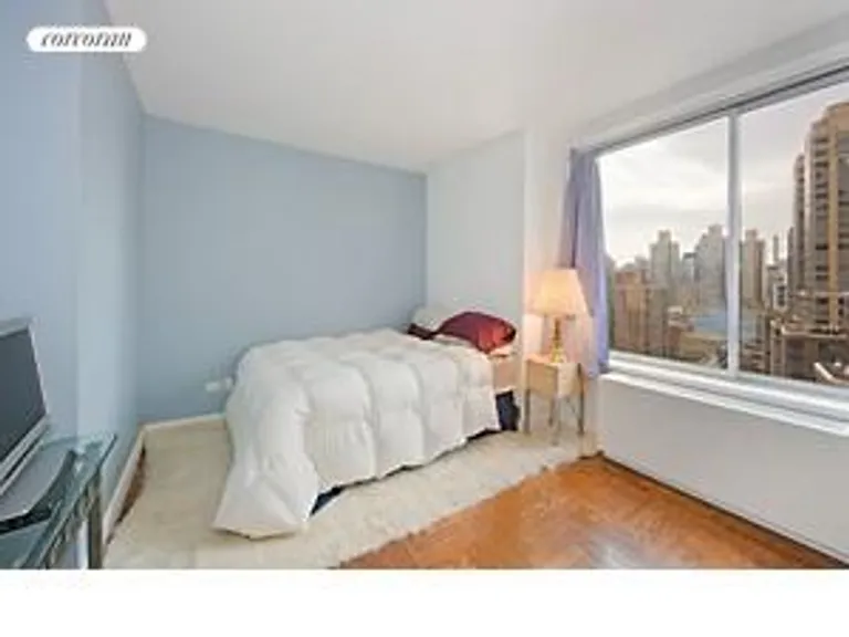 New York City Real Estate | View 200 Riverside Boulevard, 19E | room 3 | View 4
