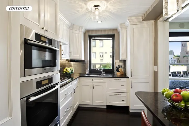 New York City Real Estate | View 860 Fifth Avenue, 17D | Kitchen | View 6