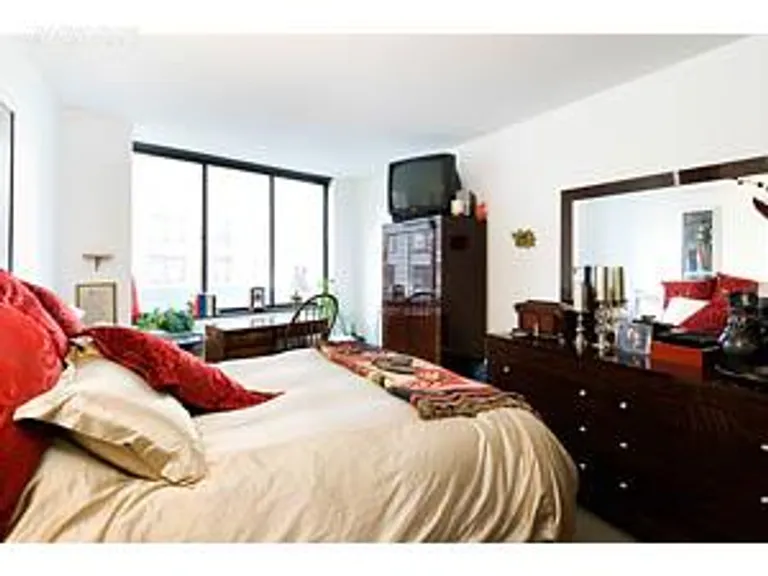 New York City Real Estate | View 5 East 22nd Street, 4F | room 2 | View 3