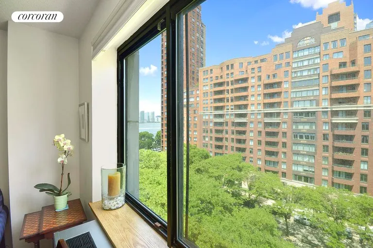 New York City Real Estate | View 300 Rector Place, 8H | room 4 | View 5