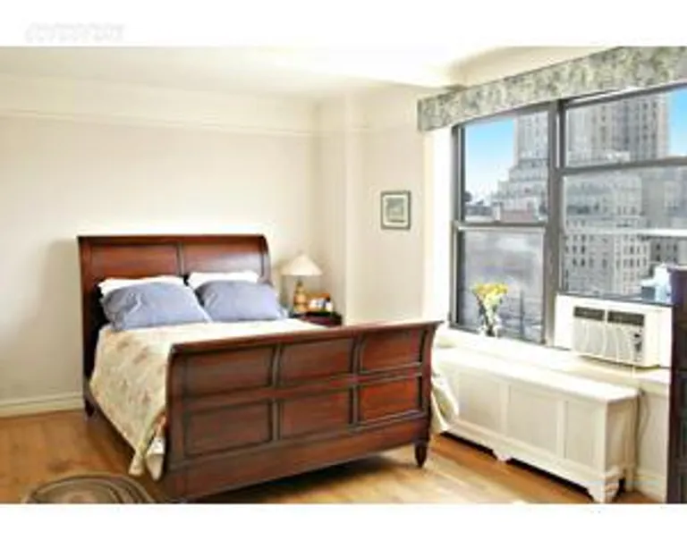 New York City Real Estate | View 40 West 77th Street, 16A | room 2 | View 3
