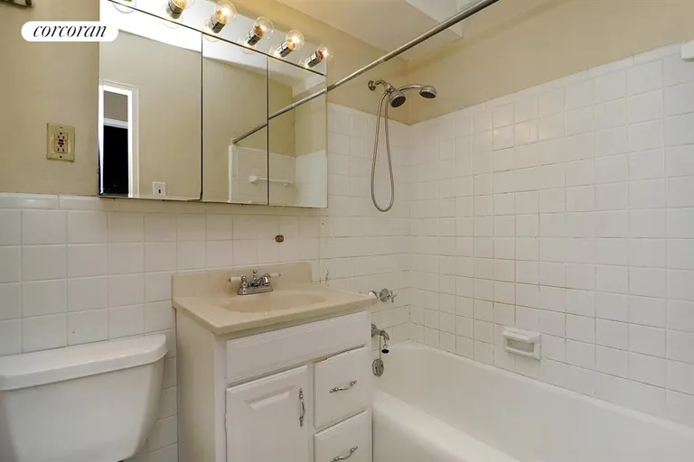 New York City Real Estate | View 209 East 56th Street, 5D | Master Bathroom | View 4